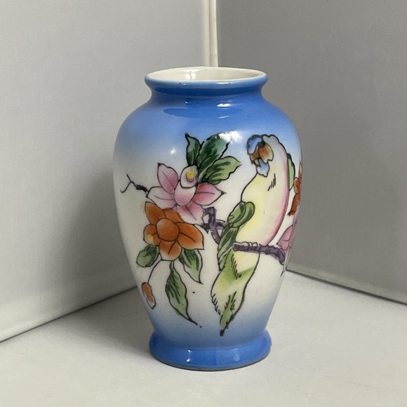 Small Porcelain‎ Bird Parrot? Floral Bud Vase Made in Occupied Japan 3.5" - Picture 1 of 9